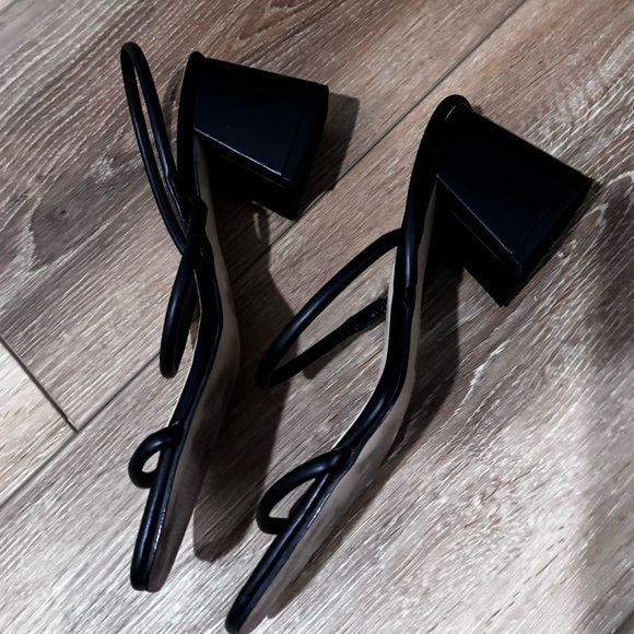 Marc Fisher Block Heel Black Sandal - Picture 4 of 4